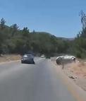 İki otomobilin çarpışması kamerada; 2 yaralı