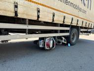 Çarpıştığı kamyonetin altında kalan motosikletli kazadan 7 gün sonra öldü
