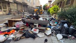 Avcılar'da cezaevinde olduğu için 7 aydır kira ödeyemedi, ev sahibi eşyaları sokağa attı