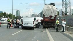 Bahçelievler'de arızalı kamyon için yolu bırakılan tuğla zincirleme kazaya neden oldu: 1 ölü