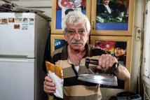 15 metrekarelik dükkanında, 50 yıldır aynı ütüyle 'ütü tostu' yapıyor