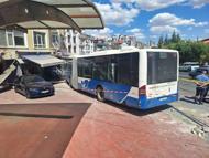 Ankara'da belediye otobüsü iş yerine girdi: 7 yaralı