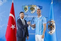 Erzurumspor, dış transferde ilk imzayı Nihad Mujakic’e attırdı