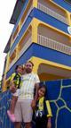 Fanatik Fenerbahçeli aile, yaşadıkları apartmanı sarı-laciverte boyadı