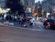 Gaziosmanpaşa'da sokak ortasında kavga kamerada