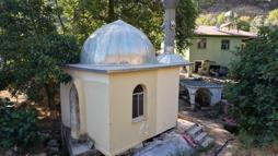 Anamur'daki 9 metrekarelik cami dronla görüntülendi
