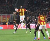 Göztepe Juan ve Dennis'i saklıyor