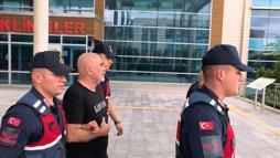 Uyuşturucu operasyonunda gözaltına alınan yönetmen Ezel Akay ile kardeşi adliyeye sevk edildi