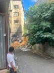 Beyoğlu'nda metruk binada kısmi çökme -1