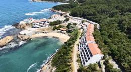 Riva’da talan edilen, bir dönem Milli Takım’ın da kamp yaptığı 186 odalı otel yıkılıyor