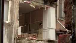 Şişli’de binanın duvarı çöktü; mahalleli deprem oldu zannetti