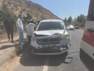 Nusaybin’de hafif ticari araç otomobile çarptı: 3 yaralı
