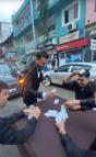 Harçlık için gelin arabasının önünü kesip, yolun ortasında iskambil oynadılar