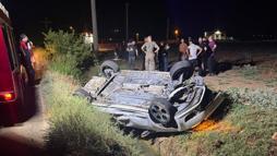 Sulama kanalına devrilen otomobilde 3 kişi yaralandı