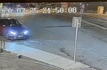 Beylikdüzü'nde motosikletle otomobil çarpan 2 çocuk ağır yaralandı; kaza anı kamerada
