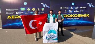Üniversite öğrencileri, model uydu sistemiyle Türkiye’yi Azerbaycan’da temsil etti