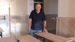 Lisenin sıralarını gönüllü olarak temizledi