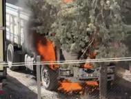 Nusaybin'de park halindeki kamyon yandı