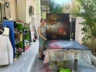 Emekli öğretmen, evinin bahçesini sanat atölyesine çevirdi