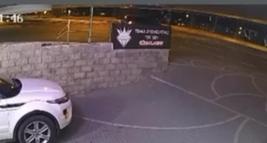 Beylikdüzü'nde motosikletin otomobile çarptığı anlar kamerada: 2 yaralı