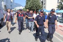 Dolandırıcılar 4 milyon liralık altını, 'Günlük dolgun ücretli iş' ilanıyla buldukları kuryeye aldırmış