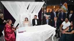 Başkan oğlunun nikahını kıydı, Dervişoğlu şahit oldu