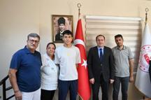 Kaymakam Türker, şampiyon atleti kabul etti