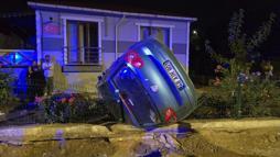 Takla atıp bahçeye giren otomobilin sürücüsü yaralandı