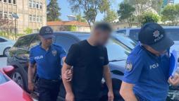 Araçtan sarkıp konvoyu çekerken, başını duraksayan minibüse çarptı