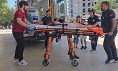 Otomobil ile motosiklet çarpıştı; sürücü ile 2 çocuğu yaralandı