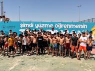Kaymakam Akbulut, yüzme ve futbol kurslarındaki öğrencilerle buluştu