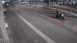 İş yerine motosikletli 2 şüphelinin silahlı saldırısı kamerada