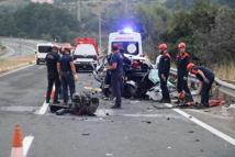 Karşı şeride geçen otomobil, başka bir otomobille çapıştı: 1 ölü, 2 ağır yaralı