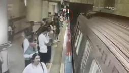 Şişli’de görme engelli Enes’in valiziyle metro raylarına düştüğü anlar kamerada