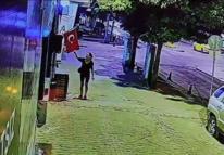 Mağazanın önünde asılı olan Türk bayrağını yakan şüpheli gözaltına alındı