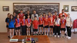 Gürsu’nun badmintoncuları kürsüde