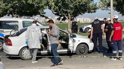 Kırmızı ışıkta bekleyen otomobildekilere saldırı; 1 ölü, 2 yaralı