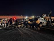 Çelik bariyerlere çarpan otomobilin ehliyetsiz sürücüsü öldü