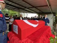 Merdivenli itfaiye aracıyla evine girerken kazada ölen uzman çavuş defnedildi