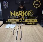 Polisi görünce kaçmaya çalıştı, üzerinden uyuşturucu çıktı