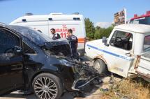Panelvan minibüs ile kamyonet çarpıştı: 1 yaralı