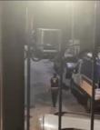 Esenler'de hakkında kayıp ihbarı olan kız, polisi görünce boğazına bıçak dayadı
