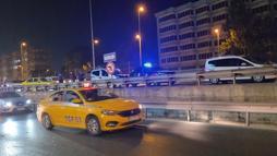 Küçükçekmece D-100'de polis takibe aldığı aracı durdurdu; trafik yoğunluğu oluştu