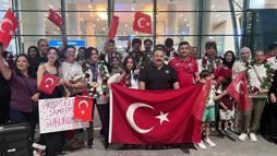 İşitme engelli milli sporcular Ankara’da coşkuyla karşılandı