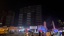 Diyarbakır’da plazada yangın; 5 kişi dumandan etkilendi (3)