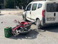 Hafif ticari araçla çarpışan motosikletin sürücüsü ağır yaralı