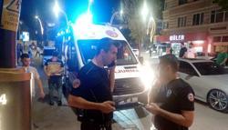 Kaldırımda yayaların 'yol vermeme' kavgası: 1 yaralı