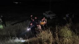 Gercüş’te tarlaya uçan kamyonetteki 2 kişi yaralandı