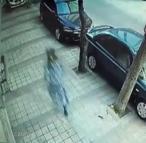 Sultangazi’de kadın kıyafetleri giyip hırsızlık için eve girdi; fark edilince mahalleli kovaladı