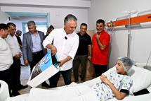 Başkan Uysal'dan sünnet olan çocuklara ziyaret